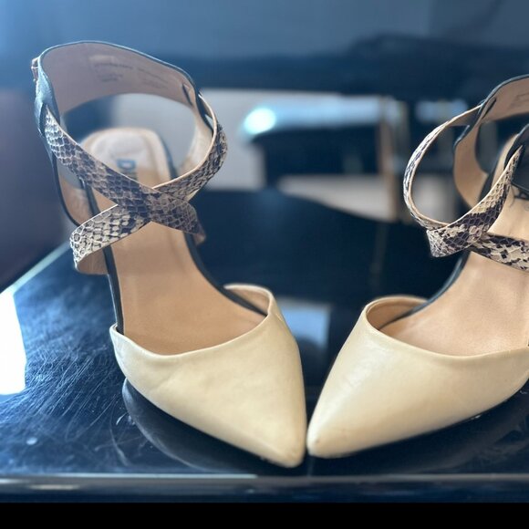 STUNNING DIBA WOMANS BEIGE STILLETTOS WITH BLACK & ALLIGATOR ACCENT STRAPS - Picture 1 of 5
